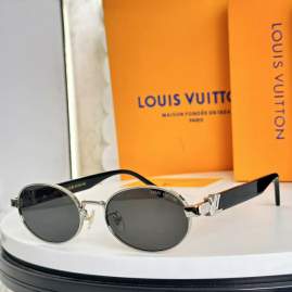 Picture of Louis Vuitton Sunglasses _SKUfw76720663fw